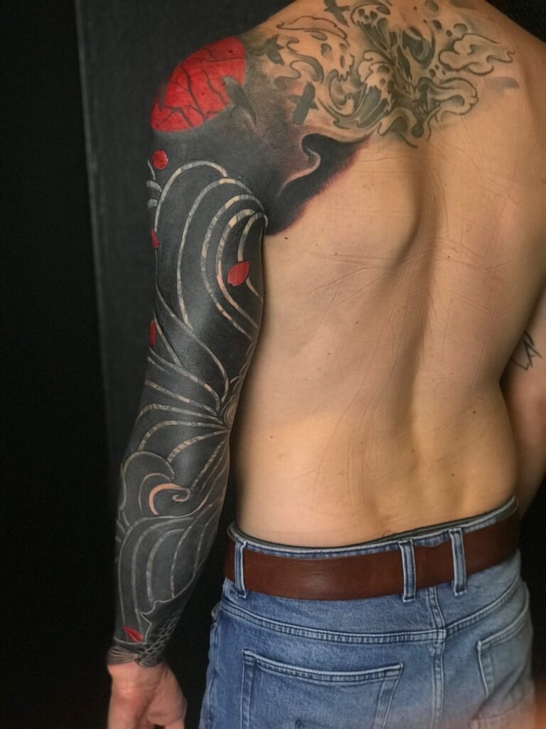 Dragon King Tattoo Pattaya – Japanese blackwork full sleeve tattoo back view with red accents