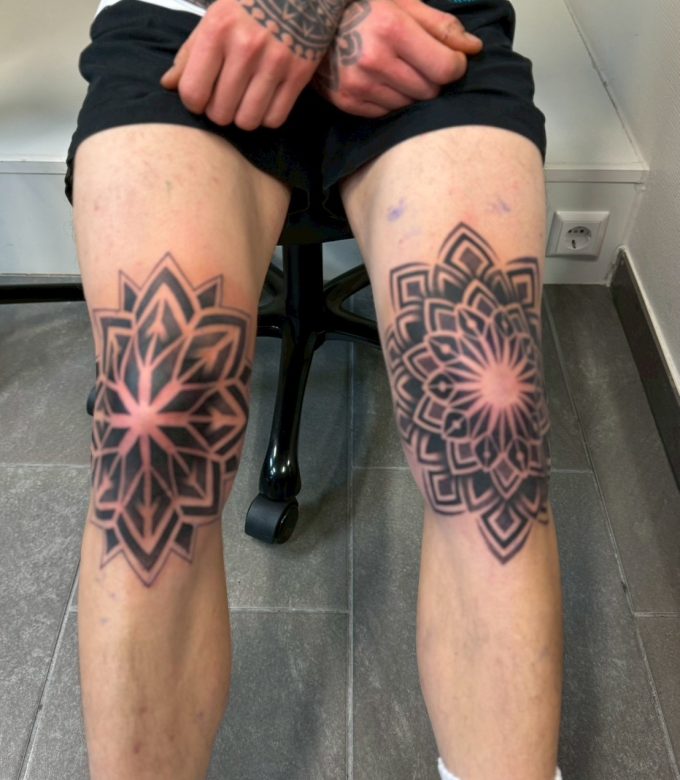 Mandala tattoo thigh design in Pattaya, geometric blackwork mandala tattoo