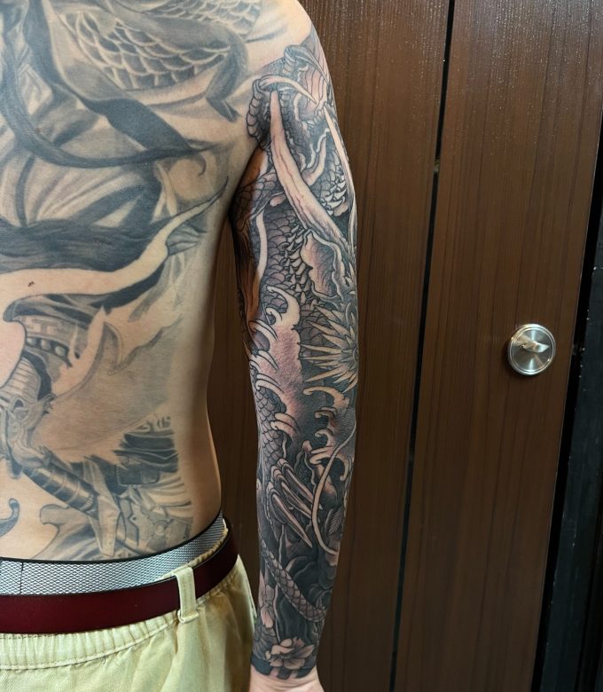 Inner view of black and grey Japanese full sleeve tattoo with freehand dragon design, smooth shading and anatomical flow by Dragonking Tattoo Pattaya